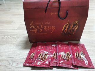 서울약사신협_프리미엄 6년근 홍삼진액_70mlx30포 — 5점을 준 리뷰어가 2021년 2월 올린 사용 사진