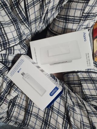 아카라 조명 스위치를 누워서 끄는 방법 (스마트 조명 스위치 2구 + 무선 리모트 스위치 1구 T1, 스마트 허브 E1) — 5점을 준 리뷰어가 2021년 12월 올린 사용 사진