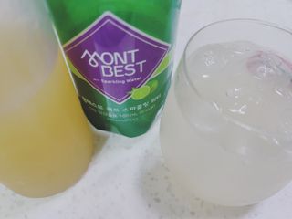몽베스트 Montbest with Sparkling water Lime20병 — 4.5점을 준 리뷰어가 2021년 10월 올린 사용 사진
