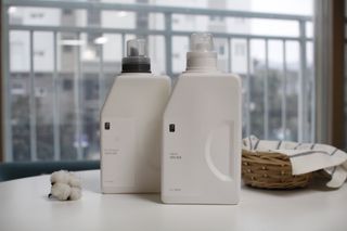 [생활공작소] 섬유유연제 + 세탁세제 1.5L 릴리향 — 4.5점을 준 리뷰어가 2021년 2월 올린 사용 사진