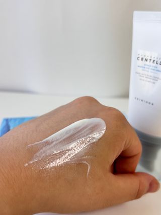 [스킨1004] 마다가스카르 센텔라 히알루-시카 워터핏 선세럼 50ml — 5점을 준 리뷰어가 2024년 5월 올린 사용 사진