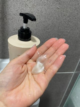 프리마인 더이상 뻣뻣하고 효과없는 탈모샴푸는 NO. 근본부터 케어하는 셀베이스 그린티샴푸(500ml) — 5점을 준 리뷰어가 2023년 4월 올린 사용 사진
