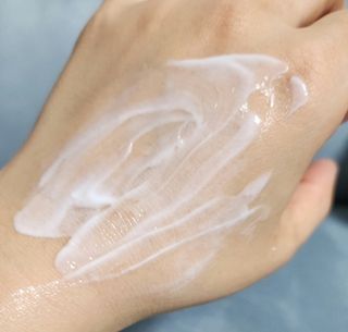 카프리나 산양밀크 모이스춰라이징 바디로션 350ml(오리지널향) — 3.5점을 준 리뷰어가 2023년 4월 올린 사용 사진