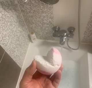 소담스퀘어 상암 Evreryday Bath Bomb Day7(에브리데이 배쓰밤 데이7) / 7종 중 2종 랜덤발송 — 5점을 준 리뷰어가 2022년 11월 올린 사용 사진