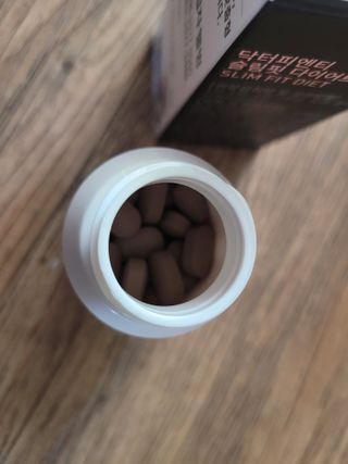 닥터피엔티 [Dr.PNT] 하루 2알로 건강한 다이어트! 한겨울에도 체지방만 쏙~ 슬림핏 다이어트 — 3.5점을 준 리뷰어가 2023년 3월 올린 사용 사진
