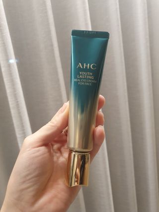 [NEW 탄력유턴 아이크림] AHC 유스 래스팅 리얼 아이크림 포 페이스 — 4.5점을 준 리뷰어가 2021년 1월 올린 사용 사진