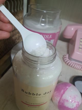 버블데이 아로마/과일 거품 입욕제 — 5점을 준 리뷰어가 2021년 7월 올린 사용 사진