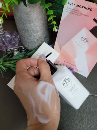 줄라이 모닝 _ JULY MORNING 줄라이모닝 하이드레이팅 퍼퓸드 바디앤핸드 에멀젼 — 5점을 준 리뷰어가 2021년 9월 올린 사용 사진