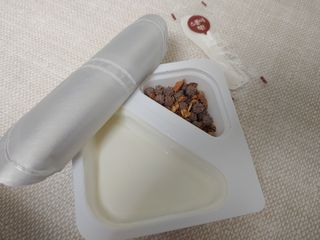 남양유업 또깍 접어 떠먹는 불가리스 2종 — 5점을 준 리뷰어가 2021년 1월 올린 사용 사진