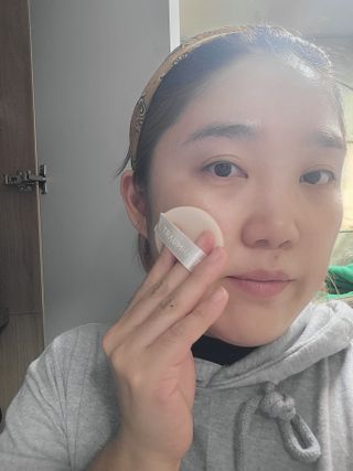 [트라움하프트] 컴포트 핏 쿠션 — 5점을 준 리뷰어가 2022년 10월 올린 사용 사진