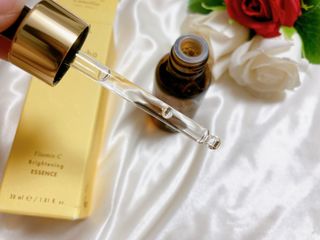 스킨큐어 산다화 비타민c 화이트닝 에센스 30ml — 5점을 준 리뷰어가 2023년 7월 올린 사용 사진