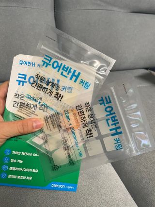 [큐어반H 커팅] 간편하게 떼서 쓰는 자외선차단 습윤밴드 (1팩/30매입) — 4.5점을 준 리뷰어가 2022년 12월 올린 사용 사진