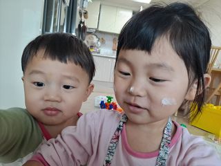 mom e 맘이 내추럴 베이비 케어 샴푸앤바스+로션 — 5점을 준 리뷰어가 2021년 1월 올린 사용 사진
