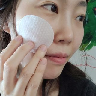 오투에니원 화이트 스완 갈락토미세스 비타민 C 필링 패드 60매 — 5점을 준 리뷰어가 2022년 12월 올린 사용 사진