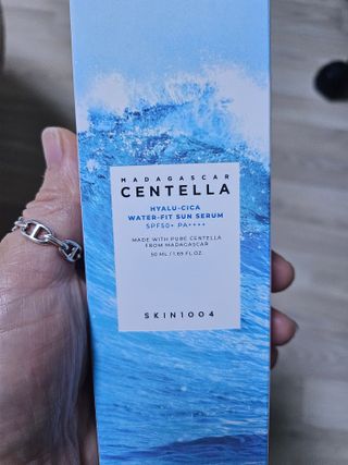 [스킨1004] 마다가스카르 센텔라 히알루-시카 워터핏 선세럼 50ml — 4.5점을 준 리뷰어가 2024년 5월 올린 사용 사진