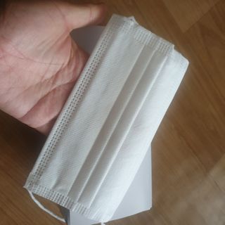 위케어 원데이 덴탈마스크 50매 화이트 대형 국내생산 — 4점을 준 리뷰어가 2021년 2월 올린 사용 사진