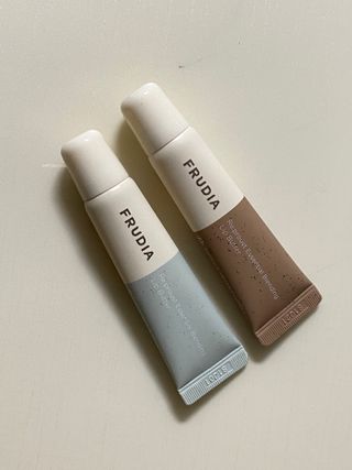 [후르디아] 올리브영 착한보습 비건 립버터 2종 — 3.5점을 준 리뷰어가 2021년 12월 올린 사용 사진