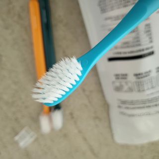 펙트럼 안티박 프리미엄 칫솔 8개입 — 5점을 준 리뷰어가 2023년 12월 올린 사용 사진