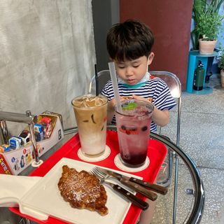 [유슬립 평촌점] 음료2 + 디저트1 or 팥빙수1 중 택1 — 5점을 준 리뷰어가 2021년 7월 올린 사용 사진