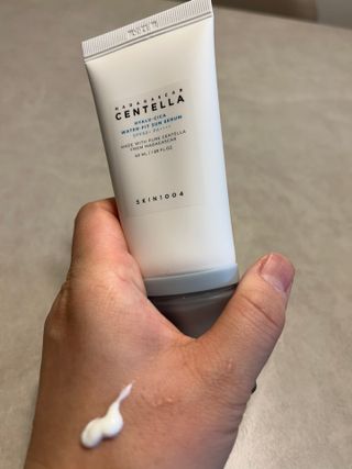 [스킨1004] 마다가스카르 센텔라 히알루-시카 워터핏 선세럼 50ml — 5점을 준 리뷰어가 2024년 5월 올린 사용 사진
