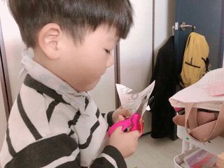 3M 스카치 어린이 양손 가위 블루/핑크색상 + 어린이 양면테이프 — 5점을 준 리뷰어가 2024년 3월 올린 사용 사진