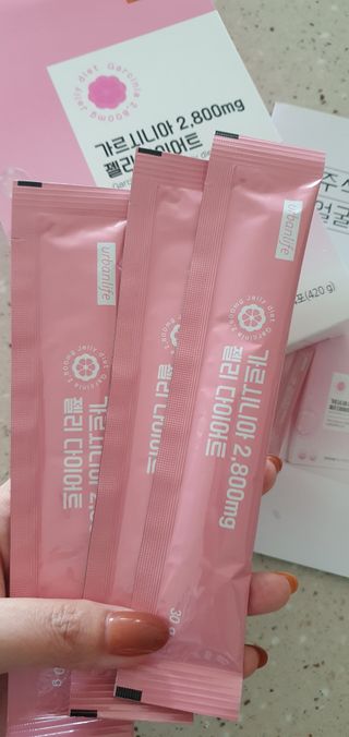 주식회사 얼굴반쪽 [얼굴반쪽 가르시니아 2,800mg] x 14포 1주 젤리 다이어트 보조제 체지방감소 — 4점을 준 리뷰어가 2021년 10월 올린 사용 사진