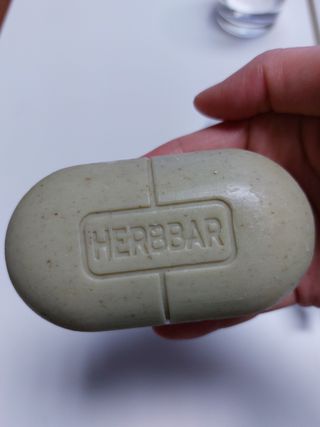 제이제이바이오 허브마사지바 올인원 알약비누 — 5점을 준 리뷰어가 2021년 11월 올린 사용 사진