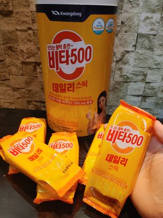광동생활건강 [광동] 제니비타민C 비타500데일리스틱 180포+제니등신대+제니스티커 — 5점을 준 리뷰어가 2021년 12월 올린 사용 사진