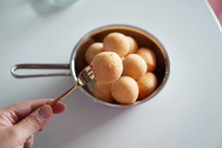 Dog&Ball 독앤볼 [Dog&Ball] 미니찹쌀볼도그 찹쌀치즈볼 — 5점을 준 리뷰어가 2021년 12월 올린 사용 사진