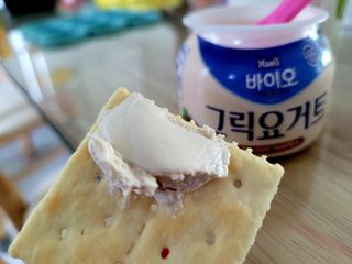 매일바이오 그릭요거트 오리지널 플레인 4개, 로스터리 커피믹스 4개 — 5점을 준 리뷰어가 2021년 12월 올린 사용 사진