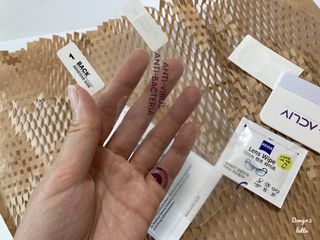 아클리브 Eco 항균 항바이러스 액정 보호필름(iPhone) — 5점을 준 리뷰어가 2022년 8월 올린 사용 사진