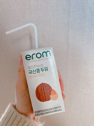 이롬 erom 황성주박사의 국산콩 두유 호두와 아몬드 — 5점을 준 리뷰어가 2020년 12월 올린 사용 사진