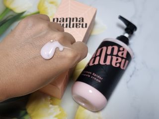 난나 살몬 스파이더 검버섯 미백 톤업 화이트닝 연어 앰플 크림 300ml 대용량 — 5점을 준 리뷰어가 2022년 8월 올린 사용 사진
