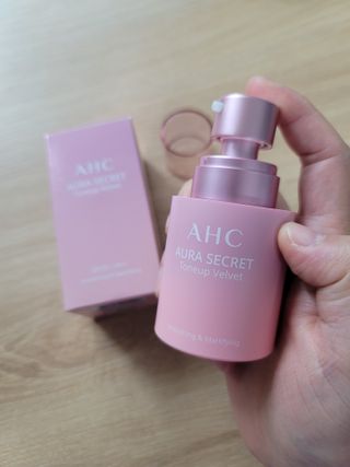AHC 아우라 시크릿 톤업 벨벳 — 4점을 준 리뷰어가 2021년 4월 올린 사용 사진