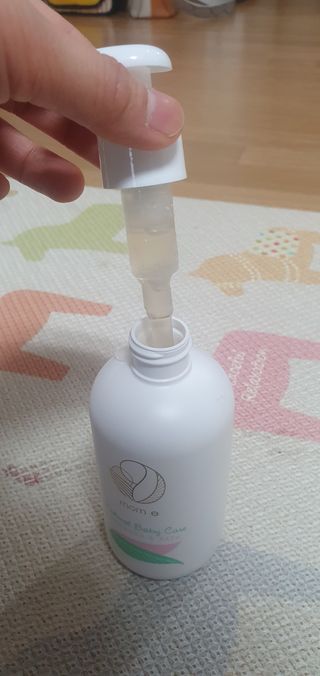 mom e 맘이 내추럴 베이비 케어 샴푸앤바스+로션 — 5점을 준 리뷰어가 2021년 1월 올린 사용 사진