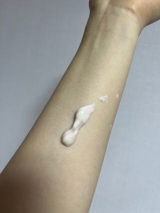 위시스 프리미엄 글루타치온  화이트닝 바디로션 — 5점을 준 리뷰어가 2022년 12월 올린 사용 사진