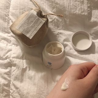 AYU25[아유트웬티파이브]다마스크로즈워터 베이스 천연 수분 촉촉 크림 — 5점을 준 리뷰어가 2021년 4월 올린 사용 사진