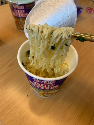 NISSIN 닛신 컵누들  4종 - 씨푸드오리지날, 씨푸드 스파이시, 씨푸드 커리, 씨푸드 XO소스 — 5점을 준 리뷰어가 2022년 4월 올린 사용 사진