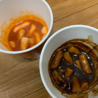 유비쿡 컵떡볶이 매운컵떡볶이2개/ 짜장컵떡볶이 2개  총 4개세트 — 4점을 준 리뷰어가 2021년 3월 올린 사용 사진