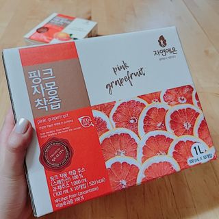 자연에온 핑크 자몽 착즙 100mL 10개입 1BOX +가 득담은 자몽 콜라겐 젤리스틱 1BOX — 4점을 준 리뷰어가 2021년 6월 올린 사용 사진