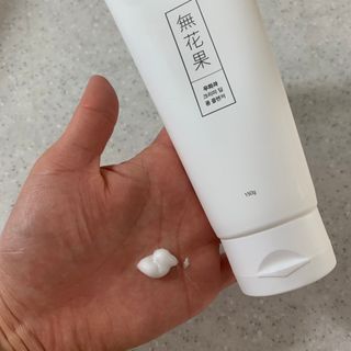 [베러오리진] 무화과 크리미 딥 폼 클렌저/피부 노폐물 & 미세먼지 99 세정 인증 민감성 피부 무자극 인증 — 5점을 준 리뷰어가 2021년 12월 올린 사용 사진