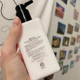 줄라이 모닝 _ JULY MORNING 줄라이모닝 하이드레이팅 퍼퓸드 바디앤핸드 에멀젼 — 5점을 준 리뷰어가 2021년 12월 올린 사용 사진
