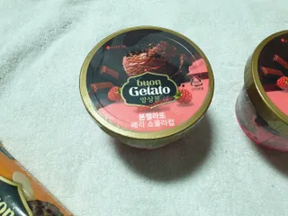 롯데제과 본젤라또 비스킷&바닐라카라멜바, 본젤라또 베리쇼콜라컵 — 5점을 준 리뷰어가 2021년 12월 올린 사용 사진