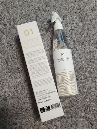 [엠메이데이] 드레스클리어 퍼퓸 스프레이 300ml 프리지아 가든향+프리지아 파출리향 — 5점을 준 리뷰어가 2022년 1월 올린 사용 사진