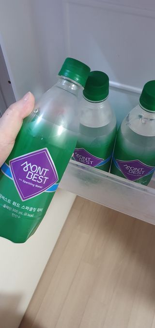 몽베스트 Montbest with Sparkling water Plain 20병 — 5점을 준 리뷰어가 2021년 11월 올린 사용 사진