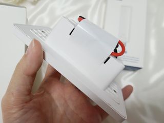 아카라 조명 스위치를 누워서 끄는 방법 (스마트 조명 스위치 2구 + 무선 리모트 스위치 1구 T1, 스마트 허브 E1) — 5점을 준 리뷰어가 2021년 12월 올린 사용 사진
