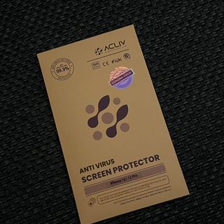 아클리브 Eco 항균 항바이러스 액정 보호필름(iPhone) — 4점을 준 리뷰어가 2022년 8월 올린 사용 사진