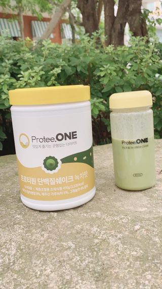 프로티원 단백질쉐이크 녹차맛 2주분 1통+보틀 — 4.5점을 준 리뷰어가 2021년 9월 올린 사용 사진