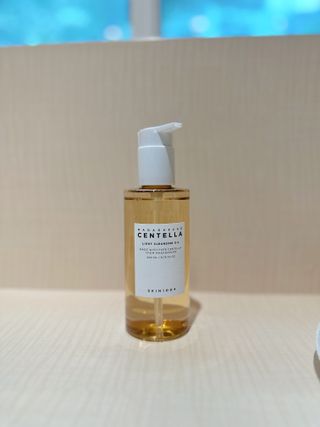 스킨1004 [SKIN1004] 마다가스카르 센텔라 라이트 클렌징 오일 200ml — 5점을 준 리뷰어가 2024년 7월 올린 사용 사진