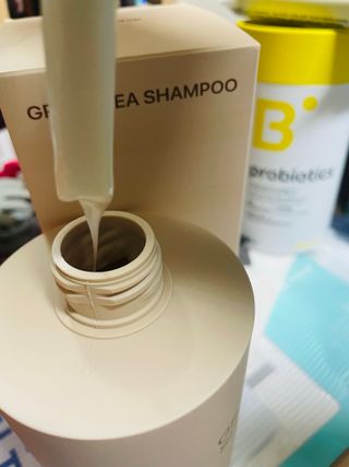 프리마인 더이상 뻣뻣하고 효과없는 탈모샴푸는 NO. 근본부터 케어하는 셀베이스 그린티샴푸(500ml) — 2점을 준 리뷰어가 2023년 2월 올린 사용 사진